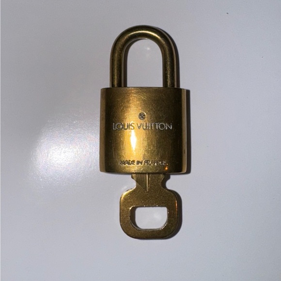 Louis Vuitton lock - Picture 2 of 3
